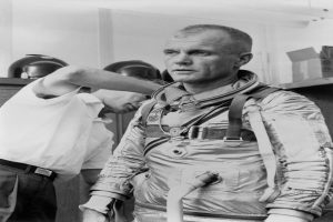 美国宇航局庆祝第一位绕地球飞行的美国人100岁生日