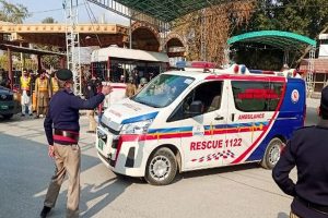 巴基斯坦:白沙瓦警察防线爆炸死亡人数上升至90人，100多人受伤