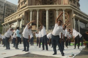 在德里的政治家之家庆祝瑜伽日