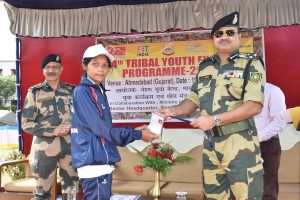 奥里萨邦部落青年在印度边防部队的文化交流下访问古吉拉特邦